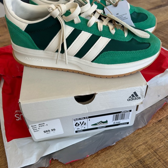 Adidas Women's Run 70s 2.0 Retro Sneaker - Retro tennis shoe in green suede NWT - Picture 2 of 6